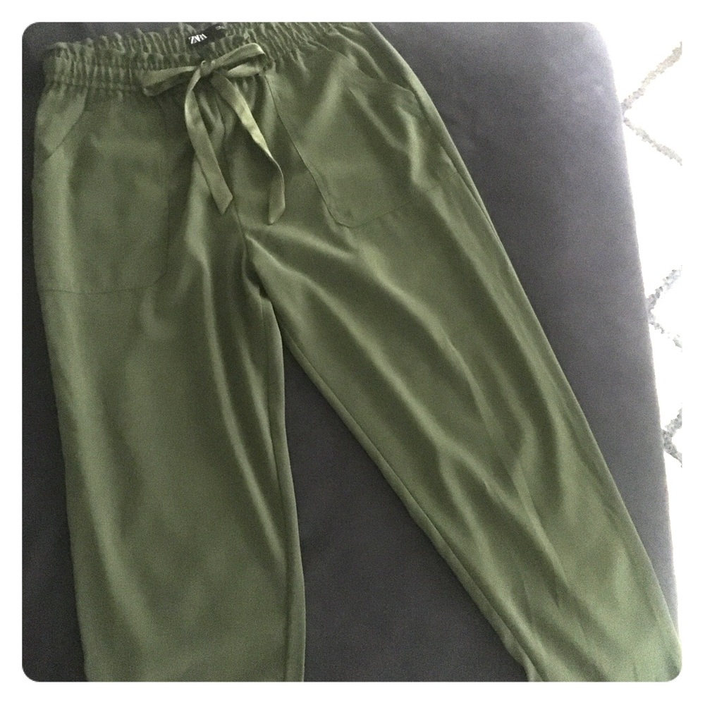 ZARA Size Large Green High Waisted Cropped Pant